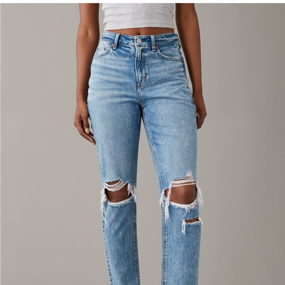 American Eagle 🦅 High Rise Distressed Mom Jeans Size 12 Long — EUC!!